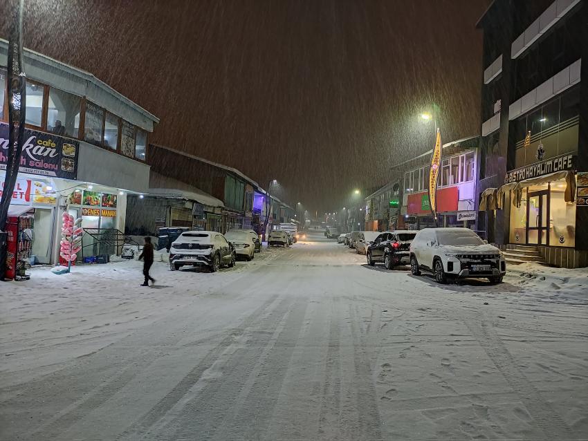 Şehir Beyaz Örtüye Büründü 