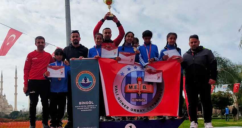 BİNGÖLLÜ KIZLAR TÜRKİYE BİRİNCİSİ OLDU