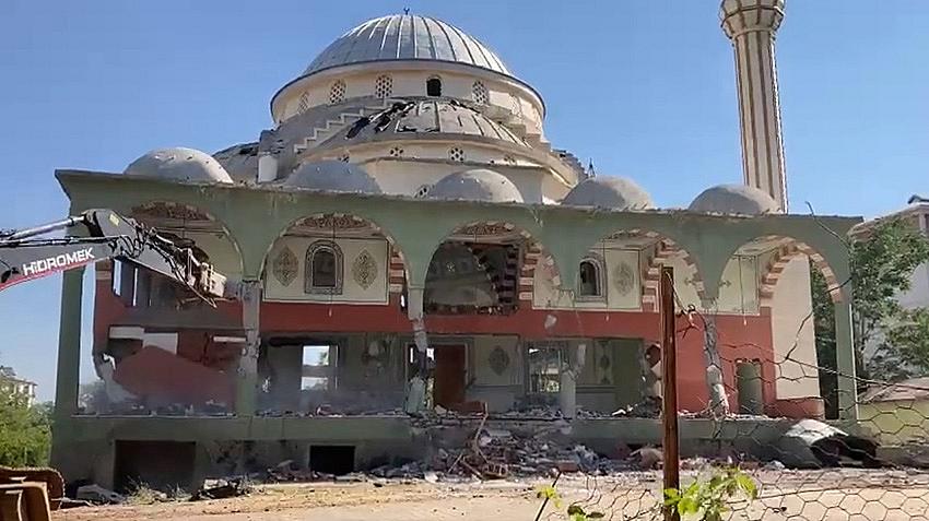 HASARLI CAMİ 2 YIL SONRA YIKILDI