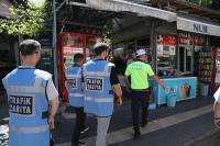 Belediyeden Kaldırım İşgallerine Müdahale