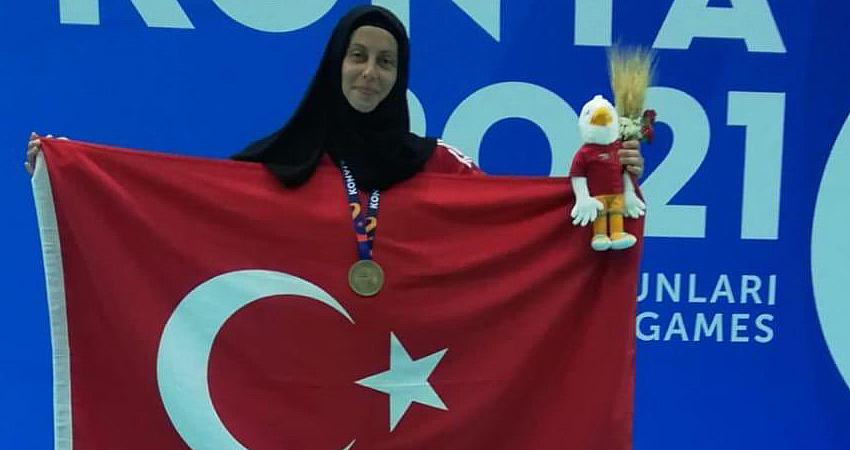 BİNGÖLLÜ ÖĞRETMEN ALTIN MADALYA ALDI