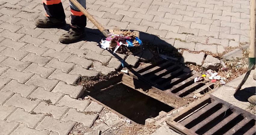 KANALİZASYONLAR ÇÖPLERDEN TEMİZLENDİ