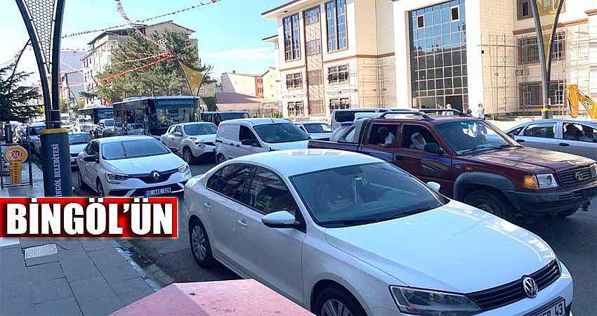 TRAFİK SORUNU BÜYÜYOR