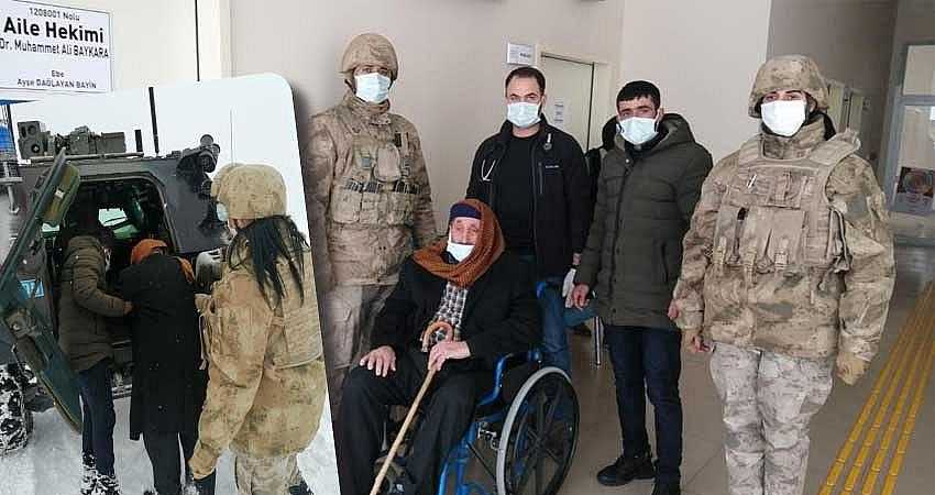 YAŞLI VATANDAŞIN YARDIMINA JANDARMA KOŞTU